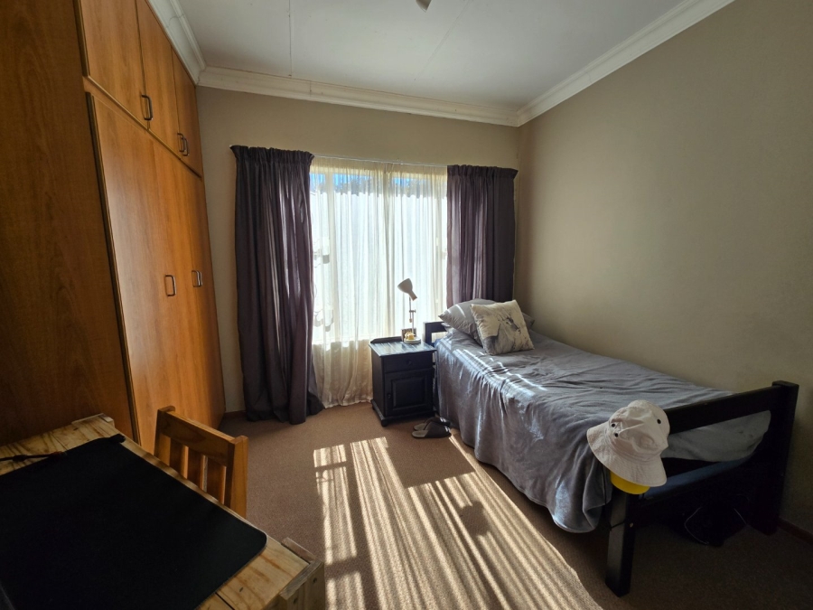 To Let 3 Bedroom Property for Rent in Langenhovenpark Free State